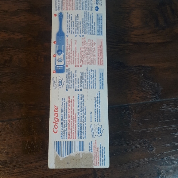 Colgate Ryan World Toothbrush - Picture 5 of 6